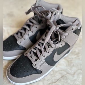 Nike Dunks - Women’s Sz 9